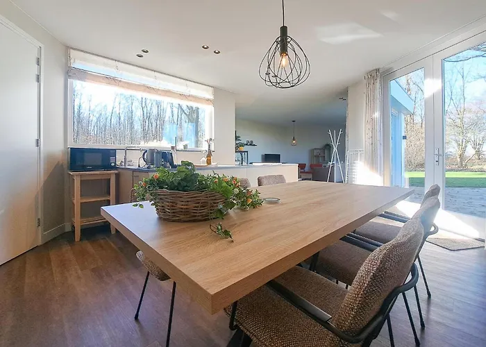 2 Bedroom Beautiful In בית נופש *